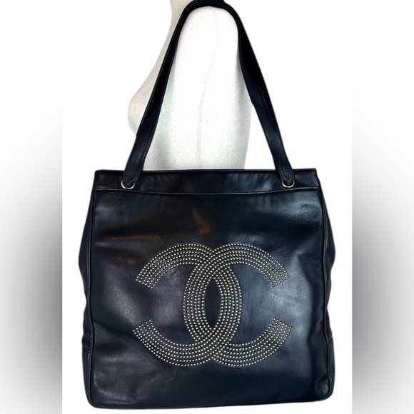 CHANEL CC LOGO STUDDED TOTE BAG - Picture 4 of 16